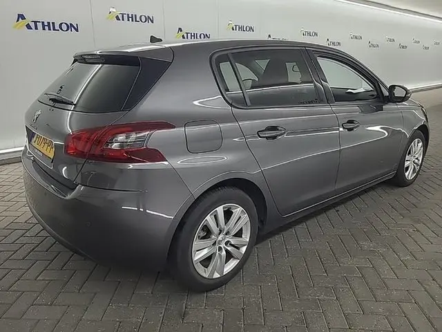 Peugeot 308 1.2 PureTech Executive 2020 Benzine 3