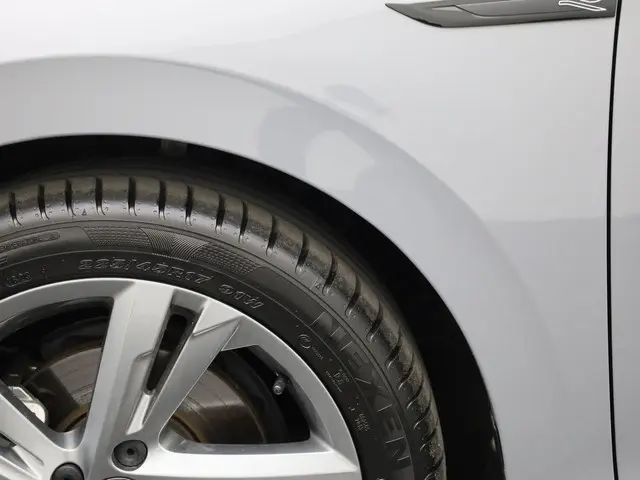 Volkswagen Golf 1.5 eTSI 130pk DSG R-Line 2024 Benzine 35