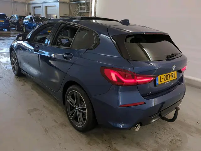 BMW 1 Serie 120i Business Edition Plus 2021 Benzine 12