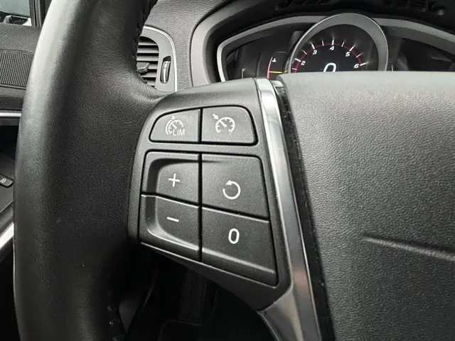 Volvo V40 1.6 T4 Momentum 2013 Benzine 9