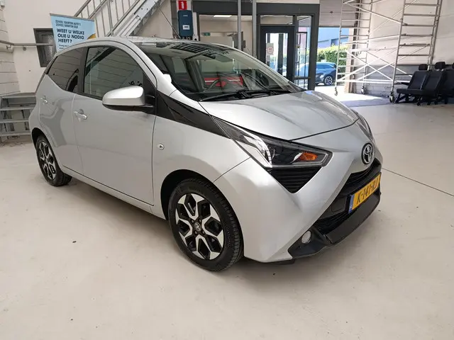Toyota Aygo 1.0 VVT-i x-joy 2021 Benzine 18
