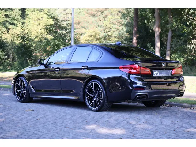 BMW 5 Serie M550i xDrive Executive 2018 Benzine 4