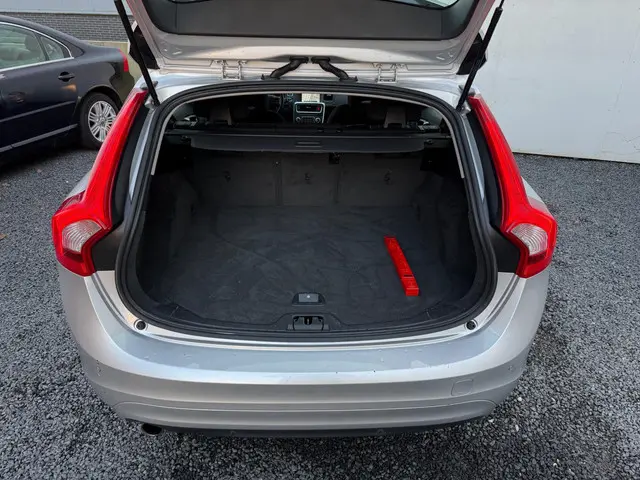 Volvo V60 1.6 D2 Kinetic | 2014 | Lage km stand | 2014 Diesel 12