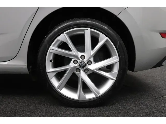 Škoda Scala 1.0 TSI 115pk Sport Business 2020 Benzine 33