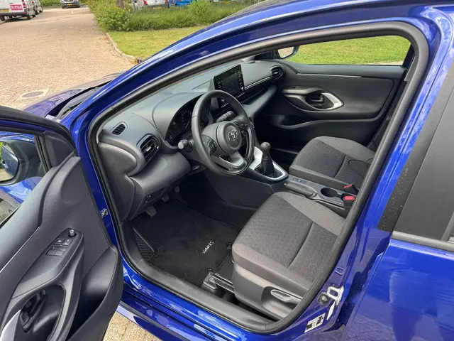 Toyota Yaris 1.0 VVT-i Active 2023 Benzine 9