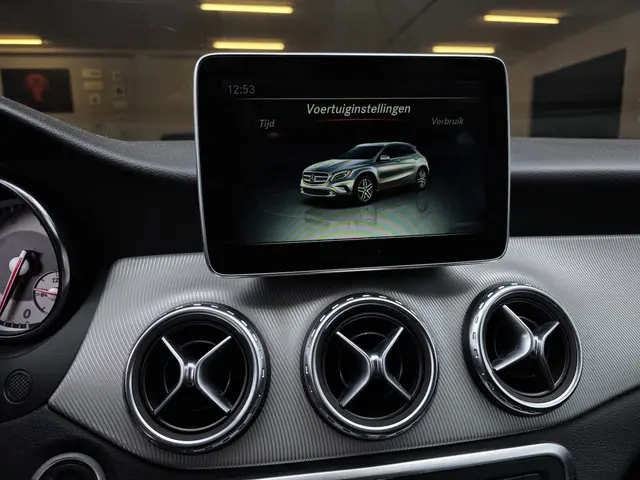 Mercedes-Benz GLA 180 Prestige 2015 Benzine 29