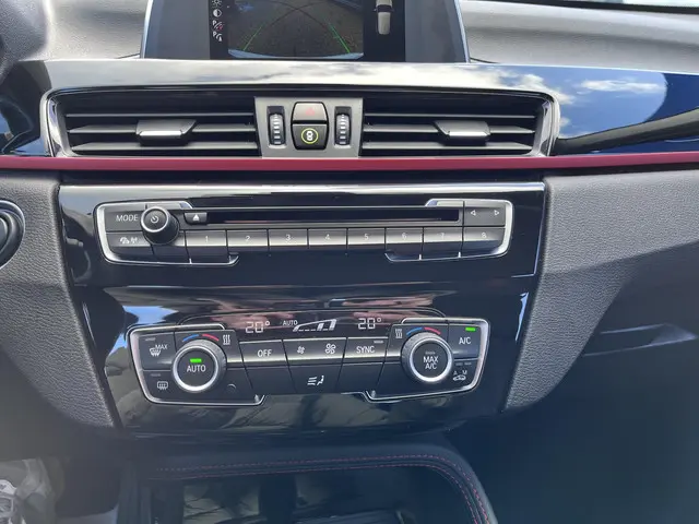 BMW X1 sDrive20i Executive 2017 Benzine 17