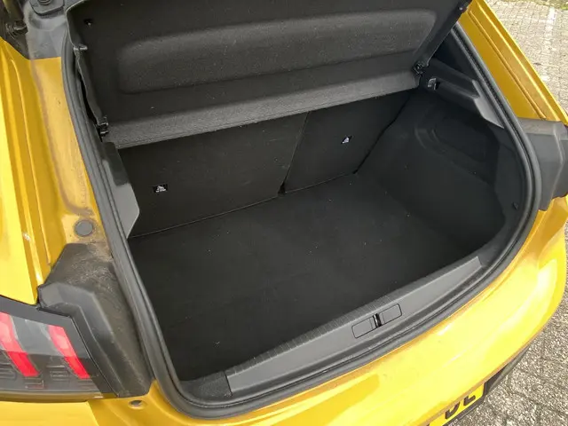 Peugeot 208 1.2T 130pk Automaat GT 2021 Benzine 10