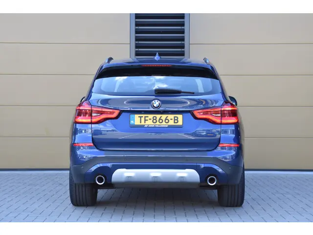 BMW X3 xDrive20i High Executive 2018 Benzine 7