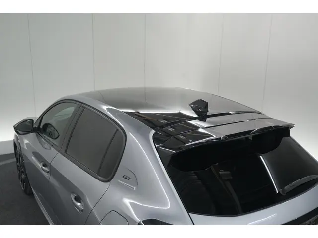 Peugeot 208 Hybrid 136 e-DCS6 GT 2024 Hybride Benzine 24