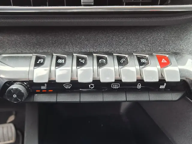 Peugeot 3008 1.2 PureTech Allure 2018 Benzine 19