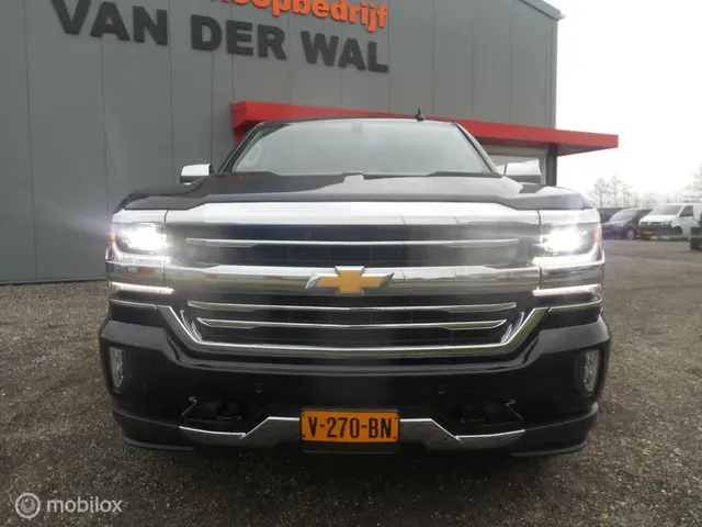 Chevrolet Silverado 2