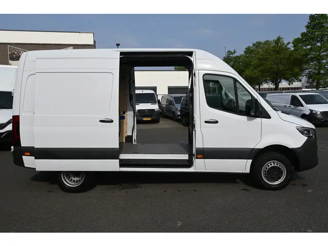 Mercedes-Benz Sprinter 2
