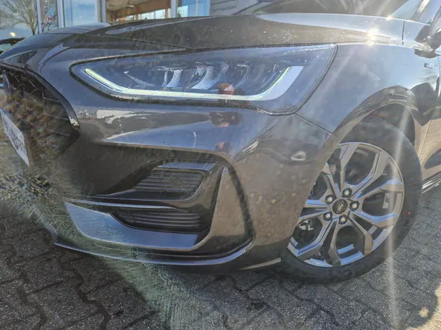Ford Focus 1.0 EcoBoost Hybrid ST Line 2025 Benzine 6