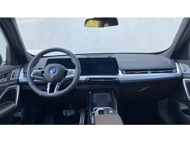 BMW iX1 3