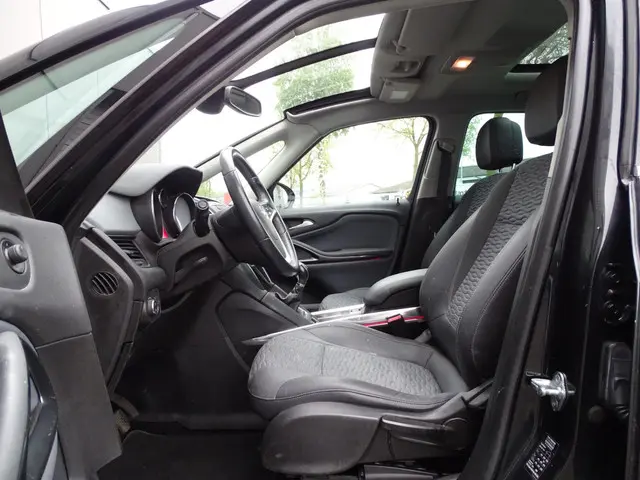 Opel Zafira Tourer 1.4 Cosmo 7p navi LM airco 2013 Benzine 9