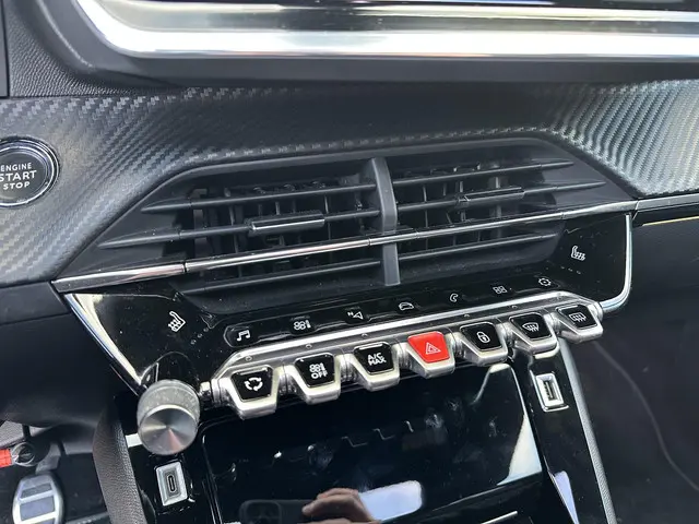 Peugeot 2008 1.2 Turbo 130 PK GT Pack 2021 Benzine 29