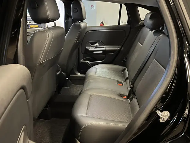 Mercedes-Benz GLA 180 2021 Benzine 11