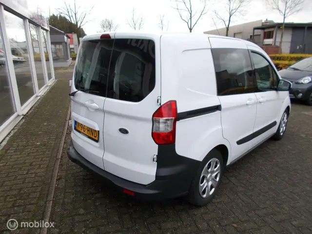Ford Transit Courier 1.5 TDCI Ambiente 2015 Diesel 4