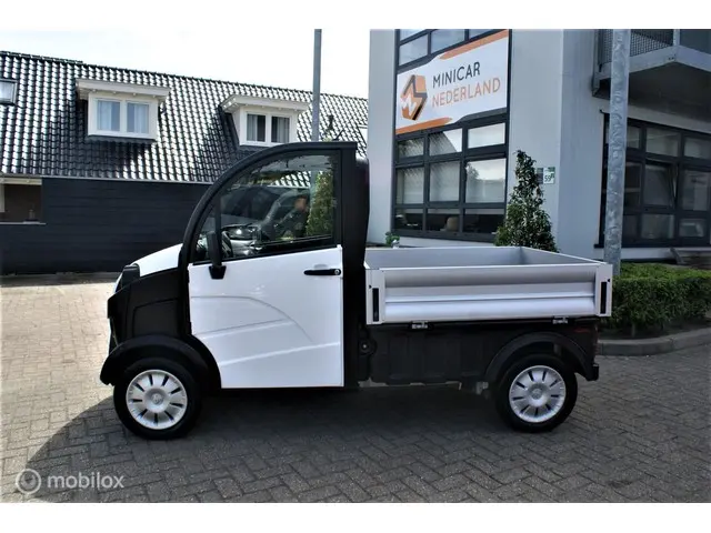 Aixam E-Truck 2
