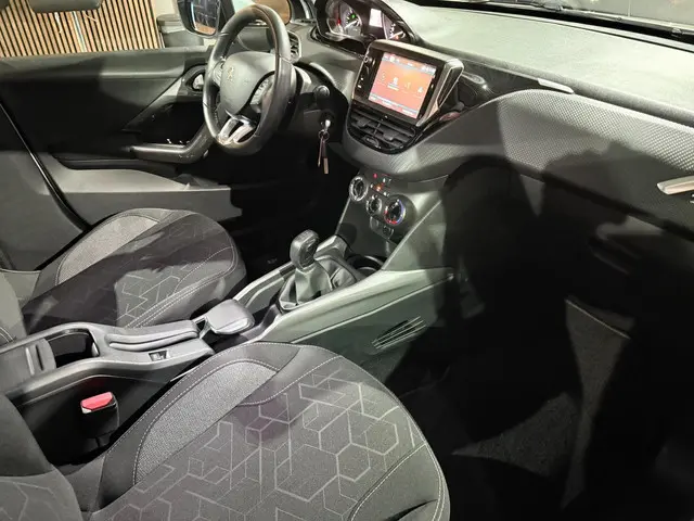 Peugeot 2008 |1.2 PureTech Blue Lion | Pano | 2017 Benzine 17