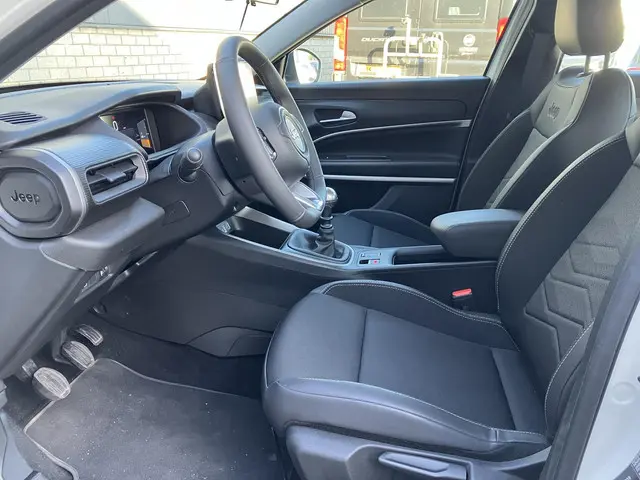 Jeep Avenger 1.2T 100 ALTITUDE 2024 Benzine 11