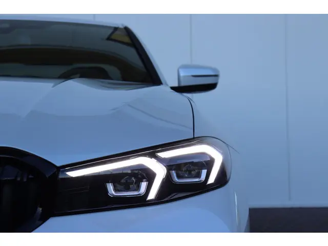 BMW 3 Serie Sedan 320i 2025 Benzine 6