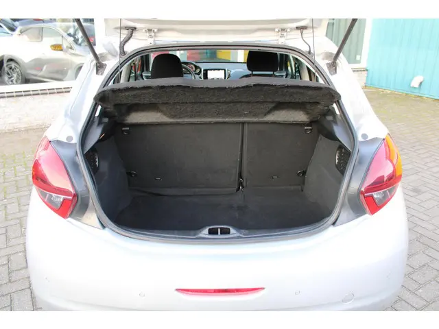 Peugeot 208 1.2 PureTech 110 Pk GT-line 2018 Benzine 8