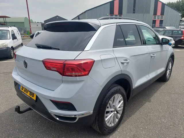 Volkswagen T-Roc 3