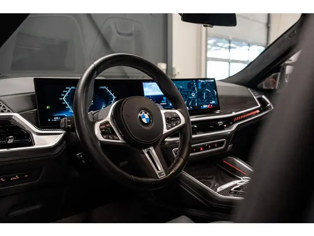 BMW X6 M60i xDrive 2023 Benzine 32
