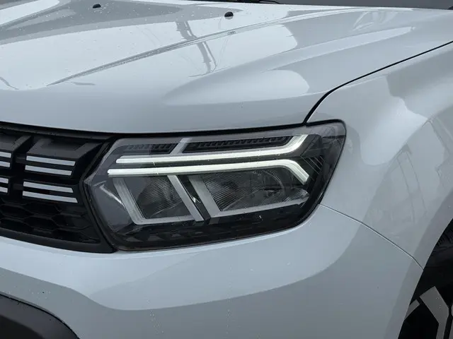 Dacia Duster TCe 150 Journey 2023 Benzine 25