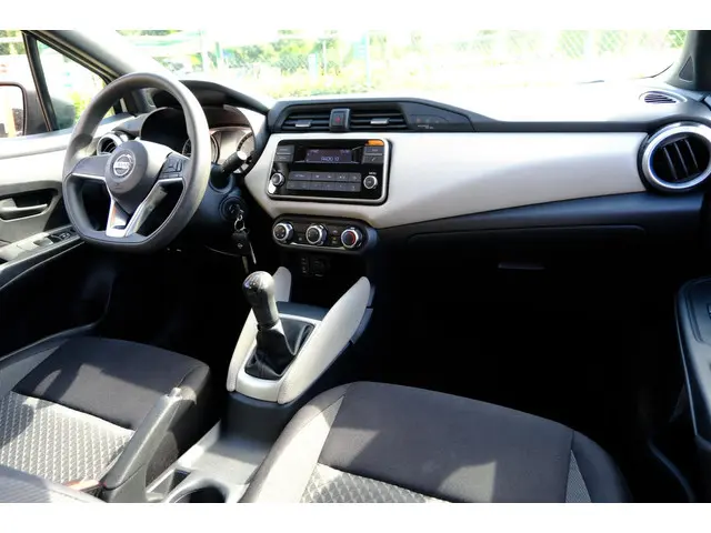 Nissan Micra 1.0L Visia 5-drs *41.130km!* 2017 Benzine 5