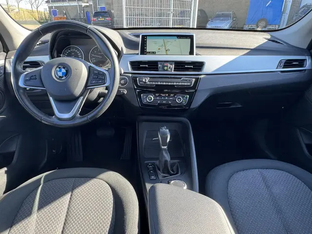 BMW X1 xDrive20i High Executive 2018 Benzine 25