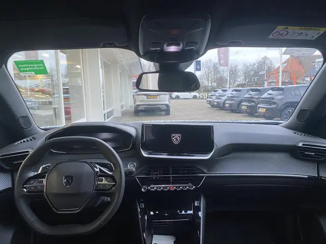 Peugeot 2008 1.2 Hybrid 145 Allure 2025 Hybride Benzine 6