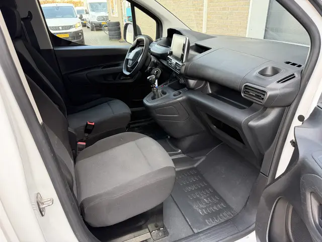 Peugeot Partner 1.2 PureTech Premium 2021 Benzine 20