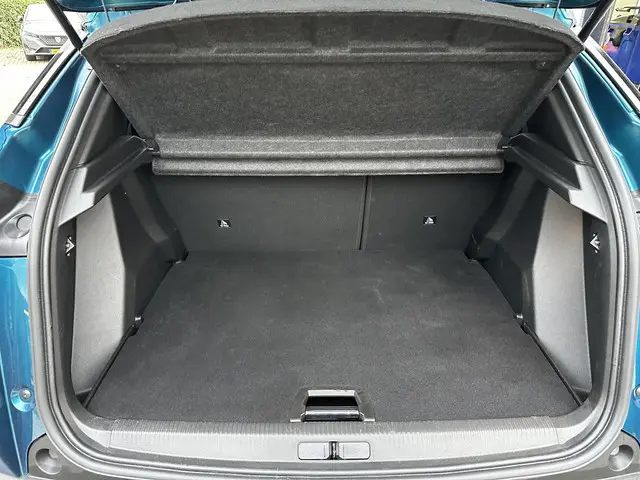 Peugeot 2008 1.2 Hybrid 145 PK GT 2025 Hybride Benzine 35