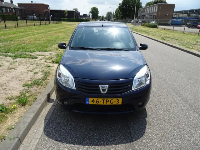 Dacia Sandero 1.2 Aniversare 2012 Benzine 9