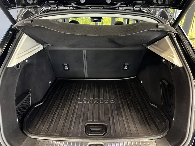 Lynk & Co 01 1.5 2024 Hybride Benzine 34