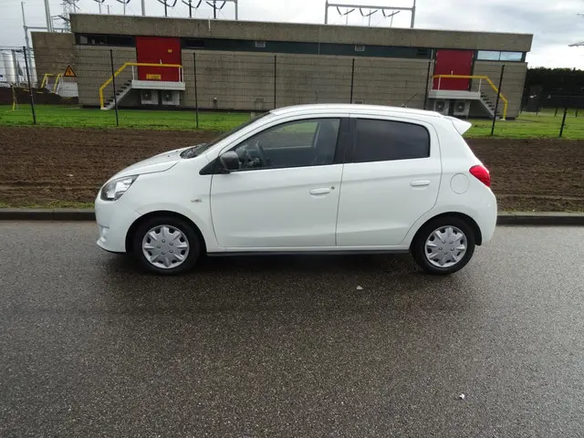 Mitsubishi Space Star 2