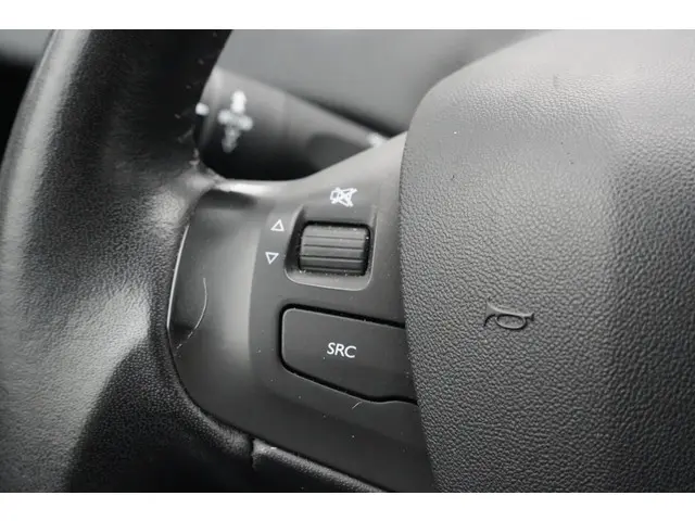 Peugeot 2008 1.2 PureTech Blue Lion 2016 Benzine 23