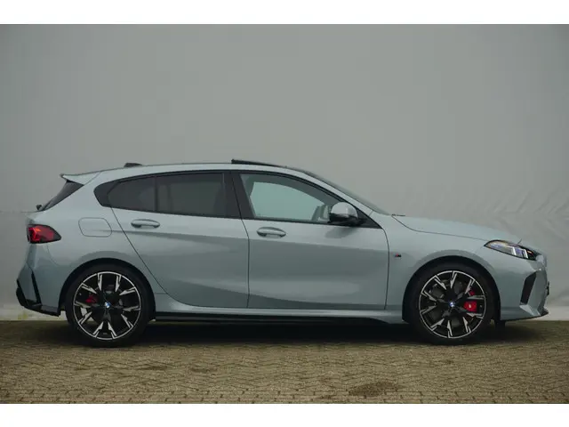 BMW 1 Serie 5-deurs 120 2025 Benzine 3
