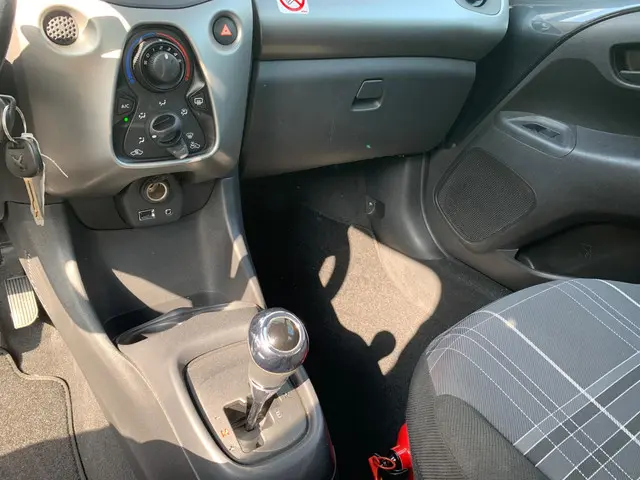 Peugeot 108 1.0 VTi Active, AUTOMAAT, AIRCO 2017 Benzine 17