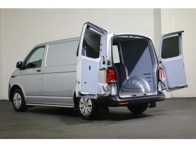 Volkswagen Transporter 2.0 TDI L1 H1 Airco 2022 Diesel 12