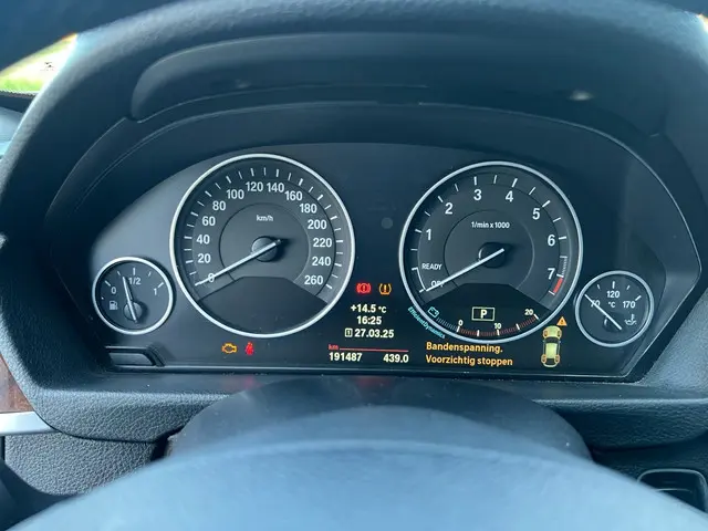 BMW 3 Serie Gran Turismo 320i High Executive 2014 Benzine 29