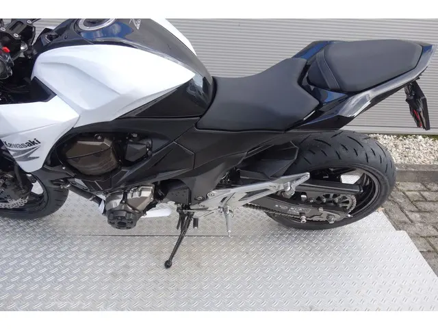 Kawasaki Z800 E 2013 Benzine 17