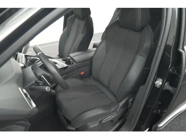 Peugeot 3008 1.2 Hybrid 136 GT 2024 Hybride Benzine 31