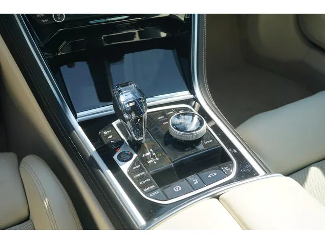 BMW 8 Serie Cabrio M850i xDrive 2021 Benzine 31
