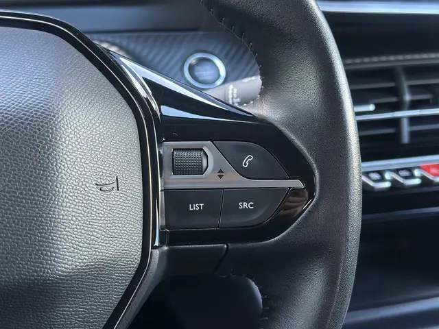 Peugeot 2008 1.2 PureTech 130pk Allure 2021 Benzine 29