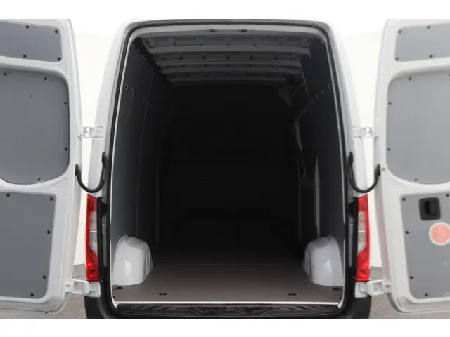 Mercedes-Benz Sprinter 317 CDI L2H2 2021 Diesel 16