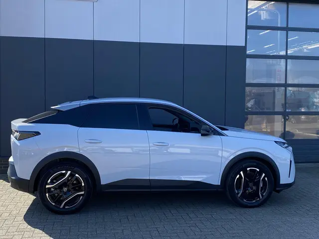 Peugeot e-3008 Allure Avantage 73 kWh 2025 Elektrisch 3